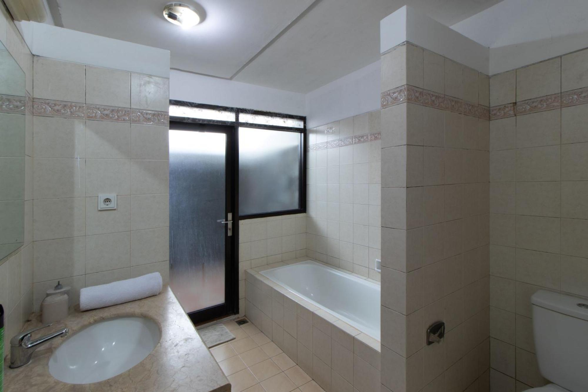 Villa Family Only Large Backyard - De Reiz Kencana Syariah 4br Bandung