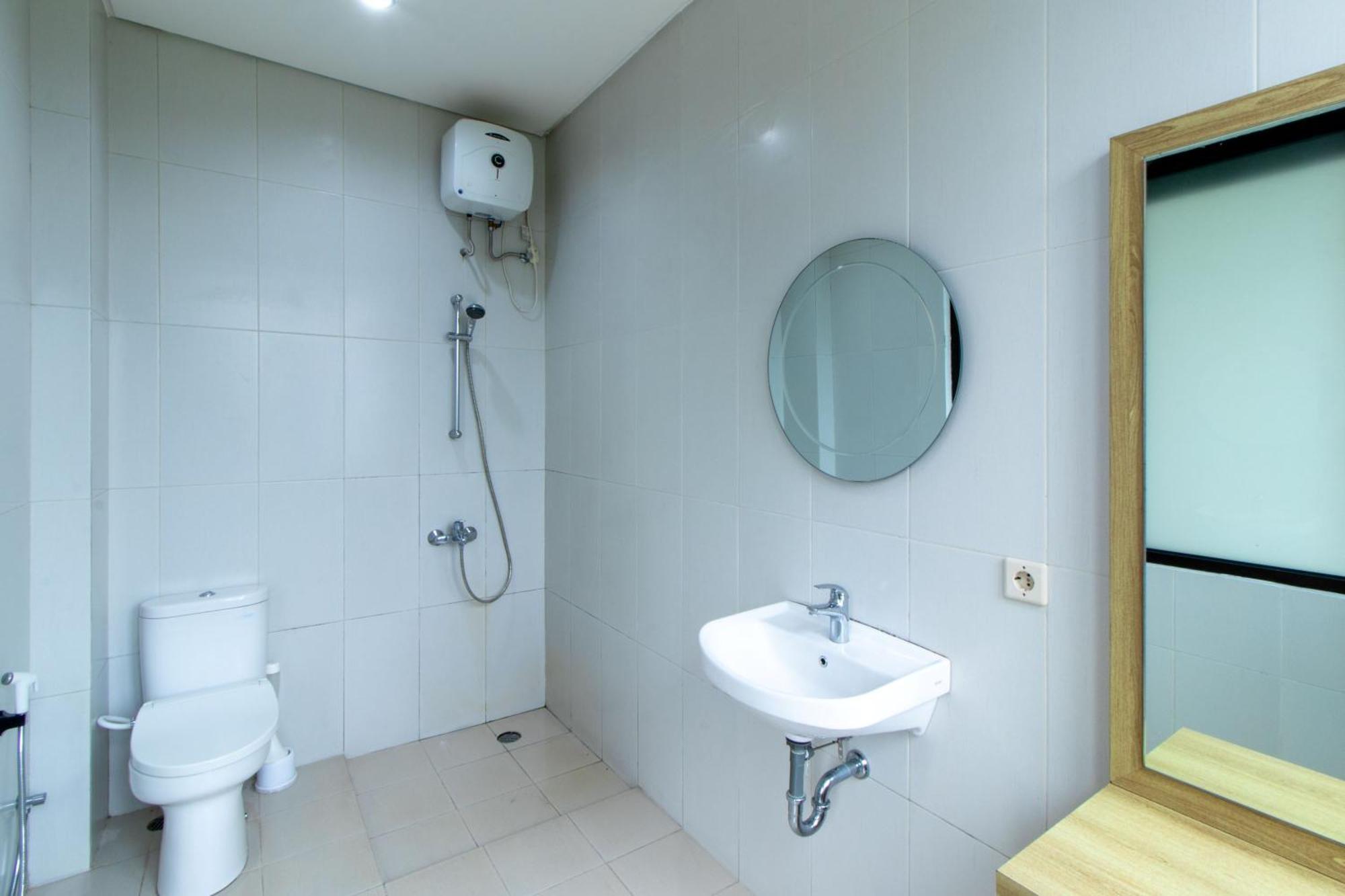 Villa Family Only Large Backyard - De Reiz Kencana Syariah 4br