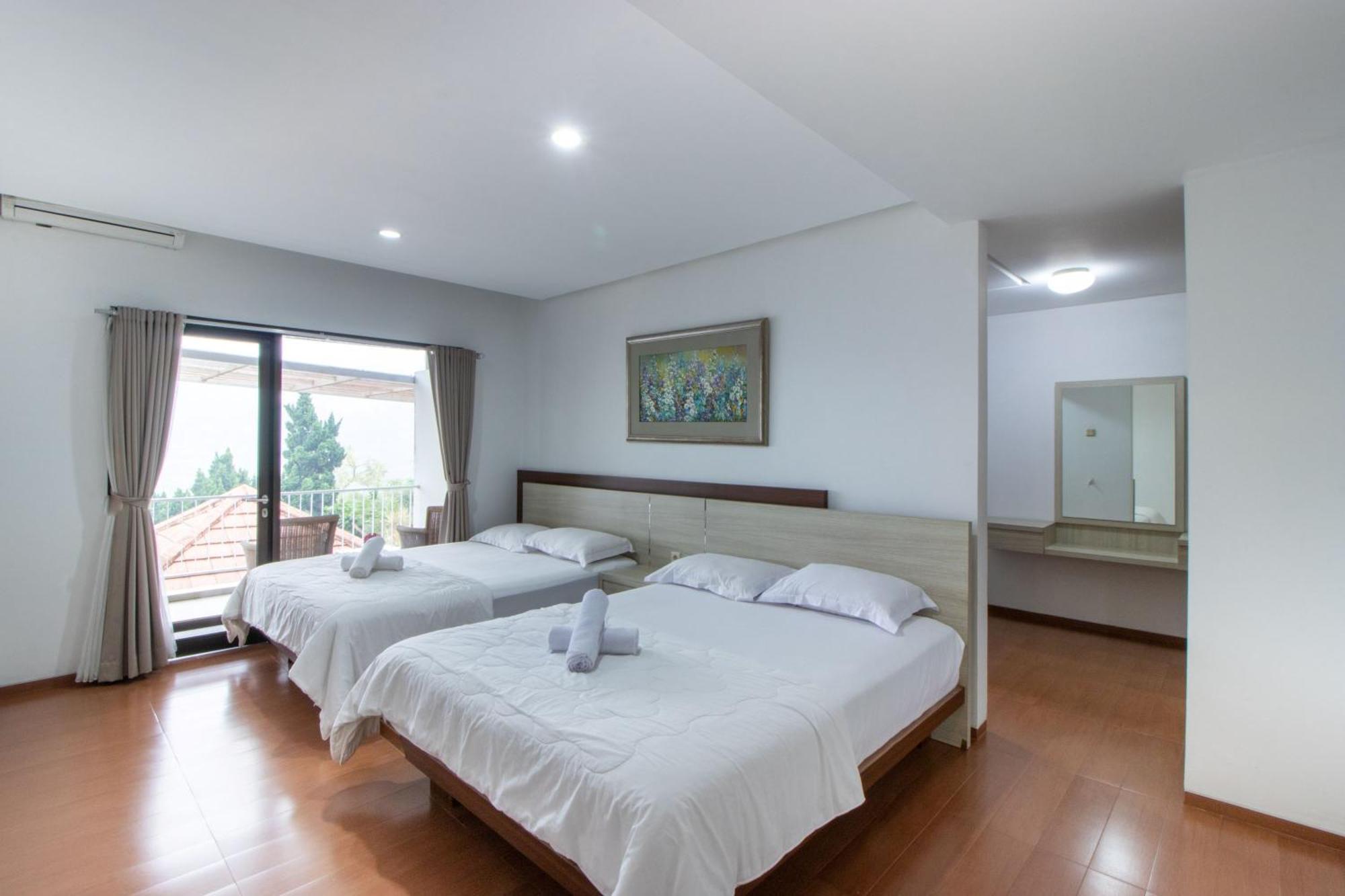 Family Only Large Backyard - De Reiz Kencana Syariah 4br * Bandung