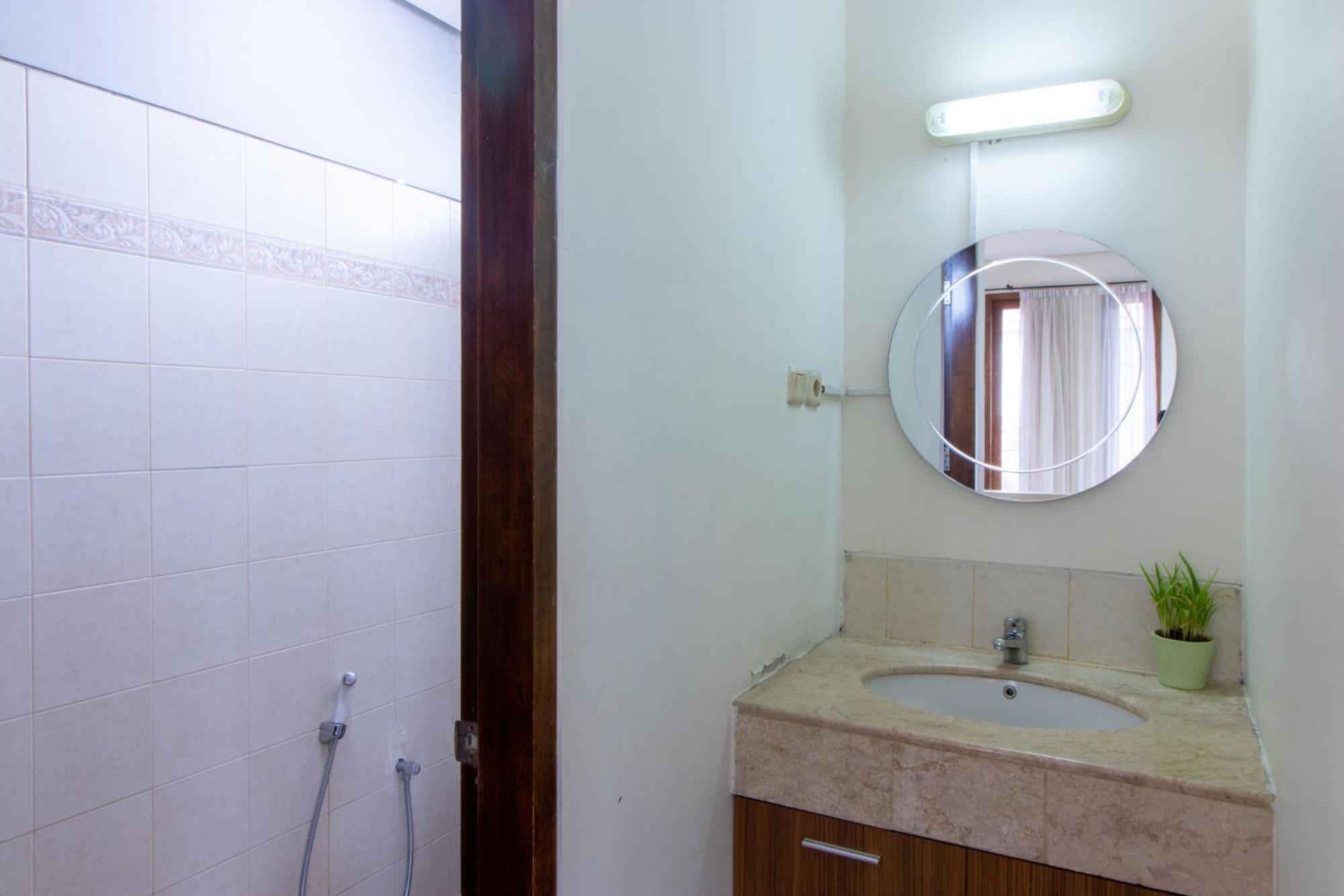 Villa Family Only Large Backyard - De Reiz Kencana Syariah 4br