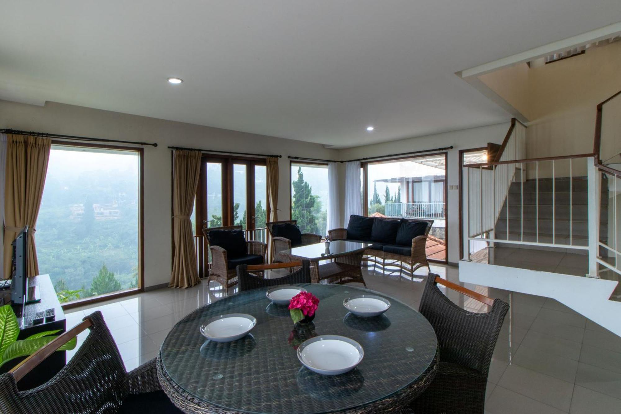 Family Only Large Backyard - De Reiz Kencana Syariah 4br Bandung