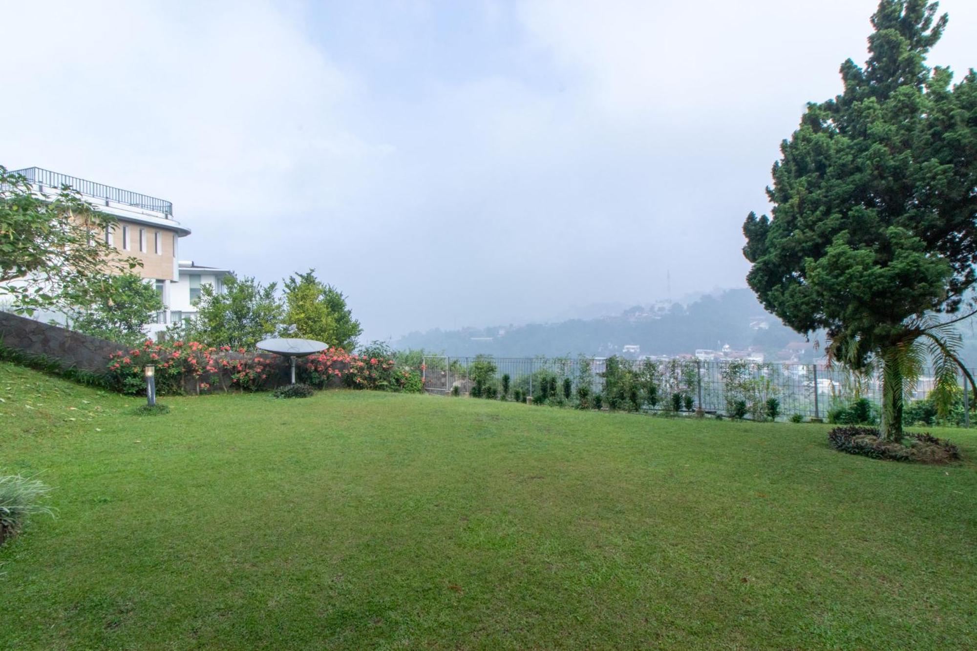 Family Only Large Backyard - De Reiz Kencana Syariah 4br * Bandung