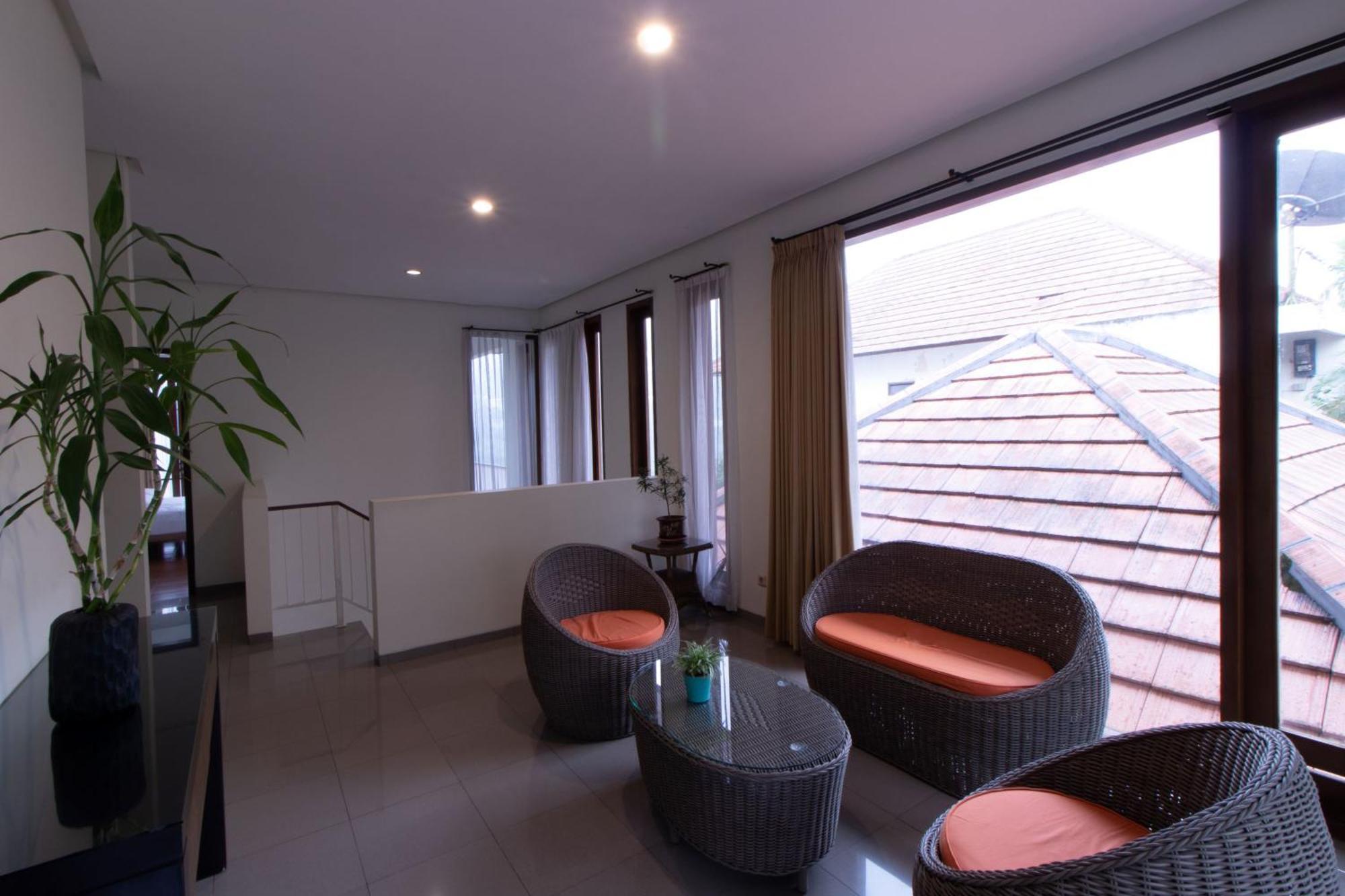 Family Only Large Backyard - De Reiz Kencana Syariah 4br Villa *
