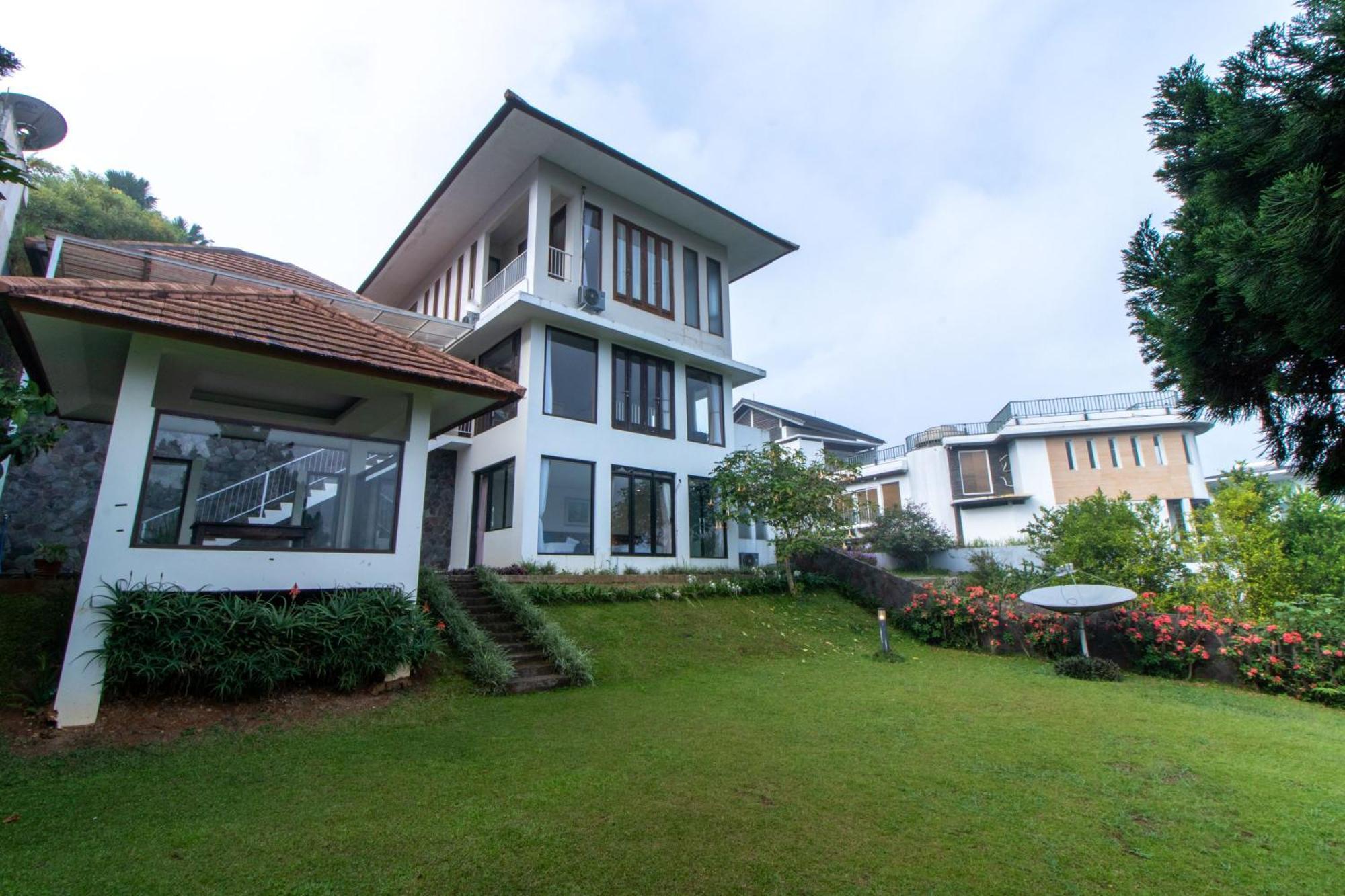 Family Only Large Backyard - De Reiz Kencana Syariah 4br *
